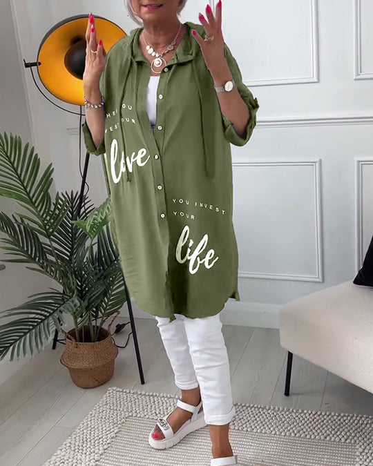 Blouse met capuchon en knopen met letterprint in de kleur Groen voor dames in stijl ideaal voor de lente.