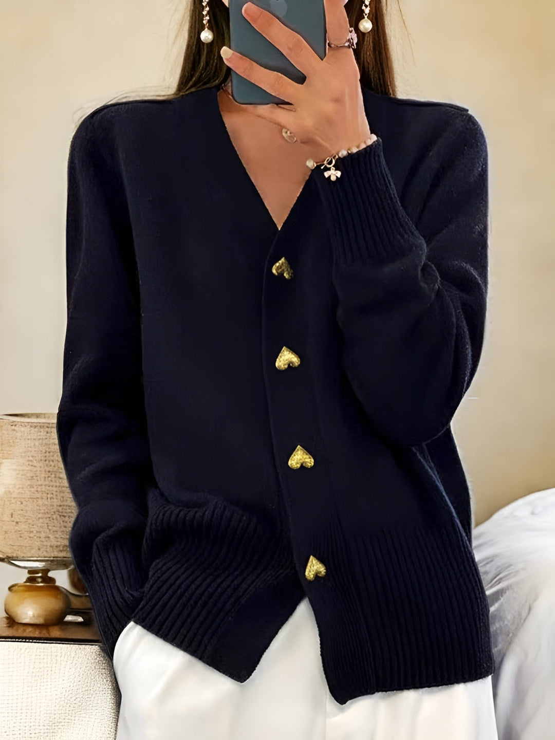 Cardigan Damen | Zierliche Herzknöpfe & Warmer V-Ausschnitt