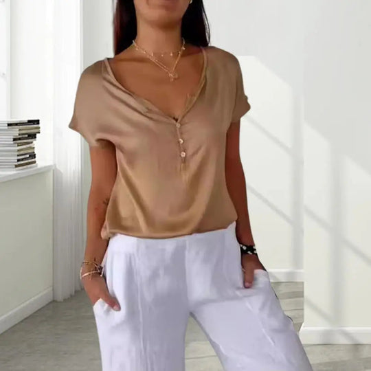 Elegante top Dames | V-hals & knoopdetails