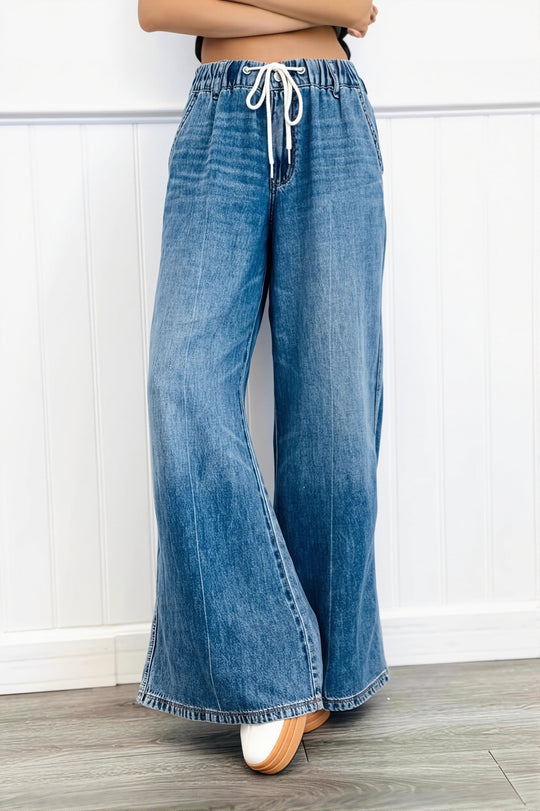 Damen Straight Leg Jeans mit Waschung und hohem Bund in Vorderansicht