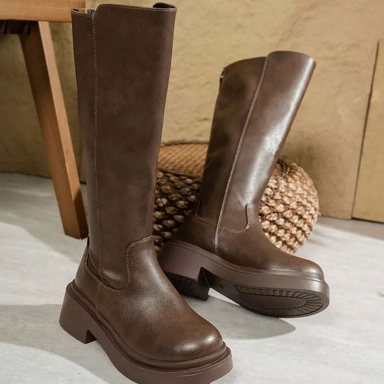 Damenstiefel aus Kunstleder als elegantes Styling für den Alltag