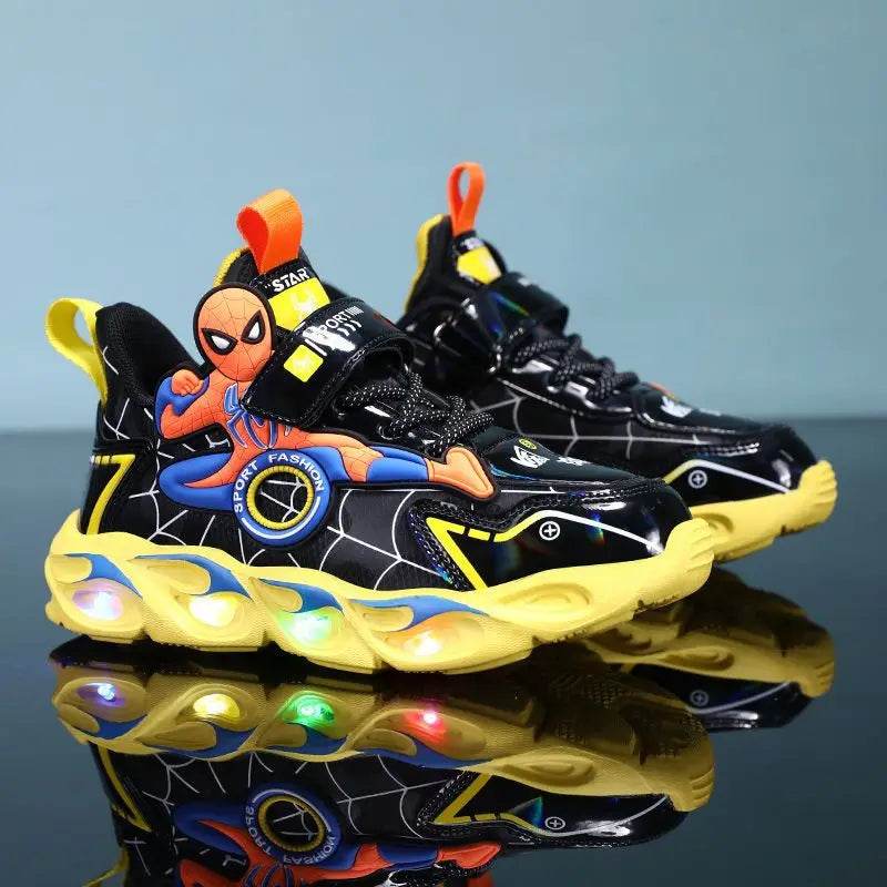 SpiderHero LED sneakers voor jongens – comfortabele, ademende kinderschoenen met superheldenmotief en oplichtende zolen voor actief en speels gebruik.