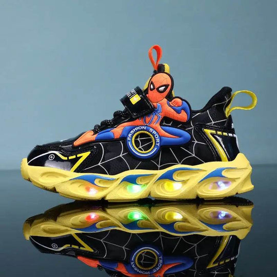 SpiderHero LED sneakers voor jongens – comfortabele, ademende kinderschoenen met superheldenmotief en oplichtende zolen voor actief en speels gebruik.