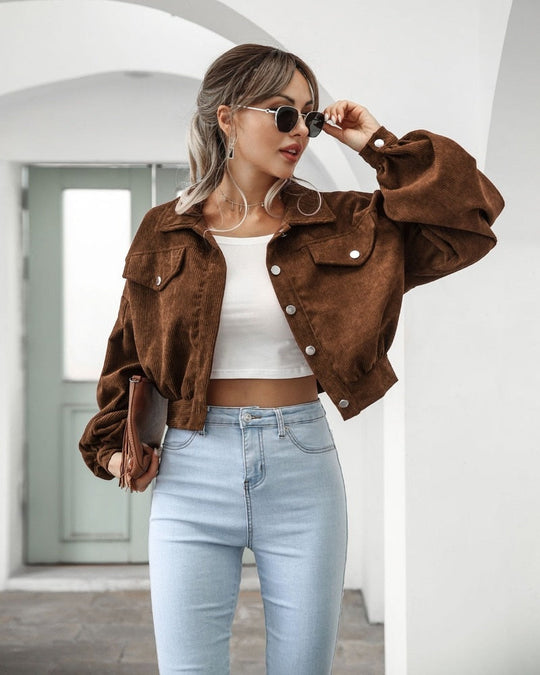 Damenjacke mit praktischen Taschen und kurzem Schnitt