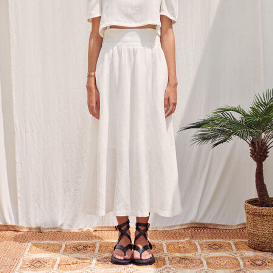 Soepel vallende midirok met elastische tailleband 0