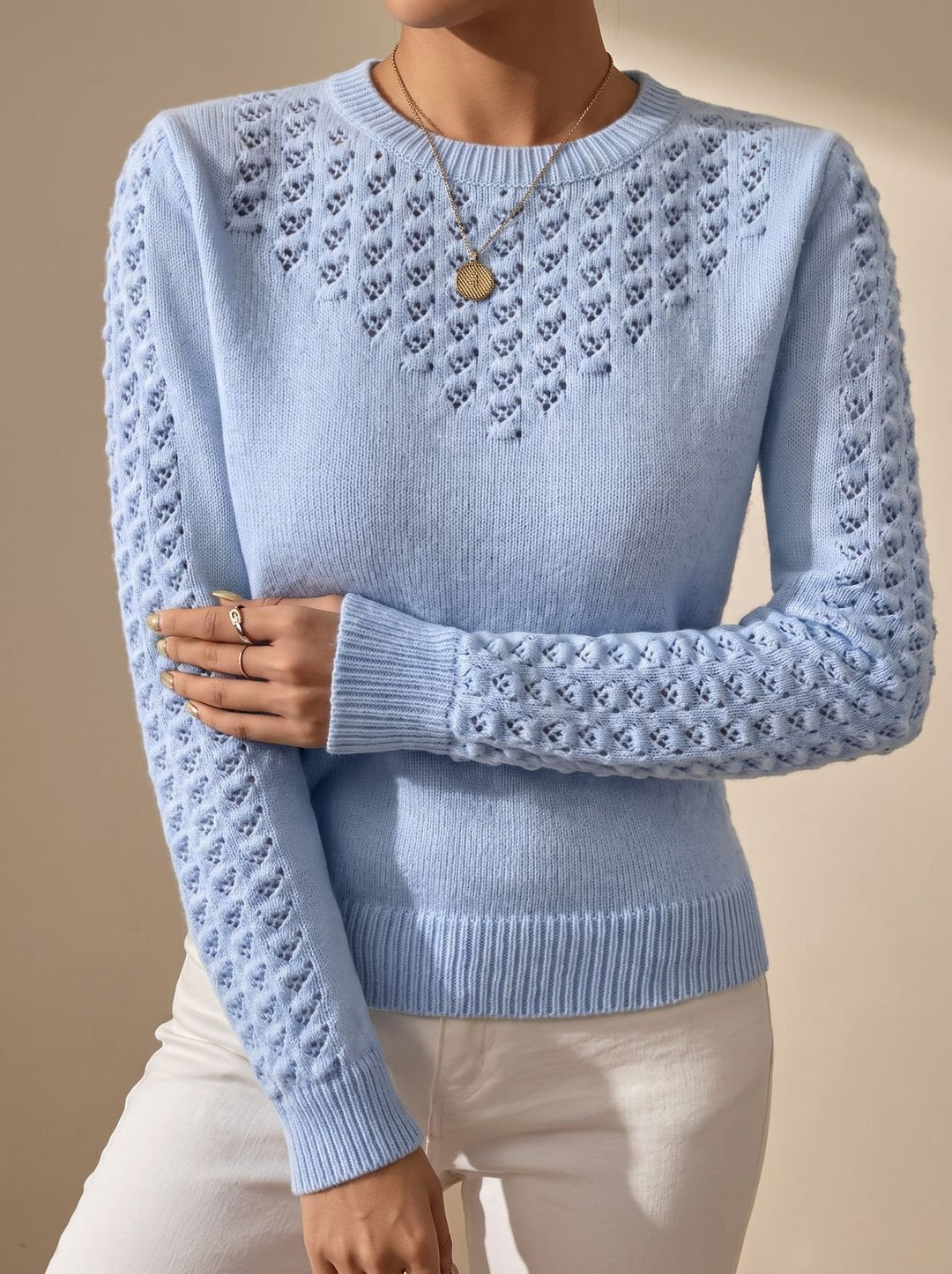 Damenpullover aus Pointelle-Strick mit langen Ärmeln und Rundhalsausschnitt