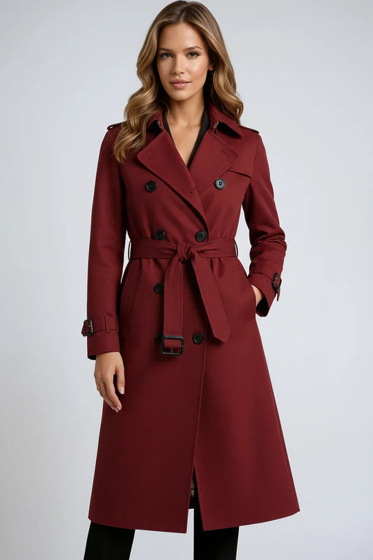 Detail van geruite voering en kraag van dames trenchcoat met klassiek design