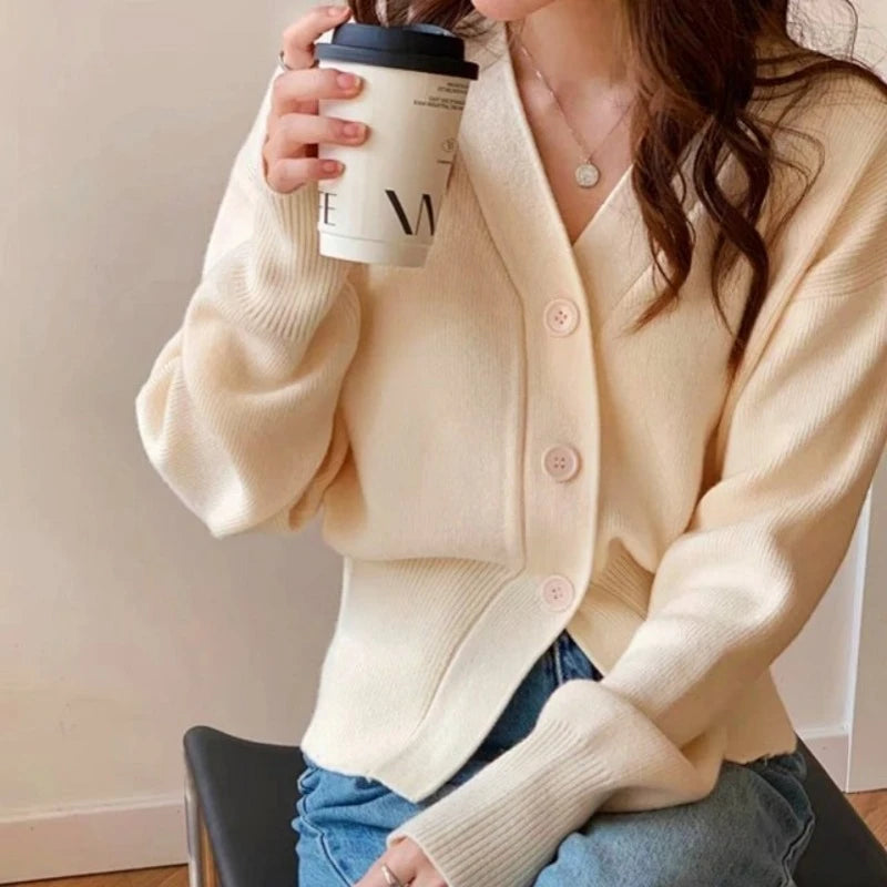 Strickjacke Damen | Slim Fit mit V-Ausschnitt 1