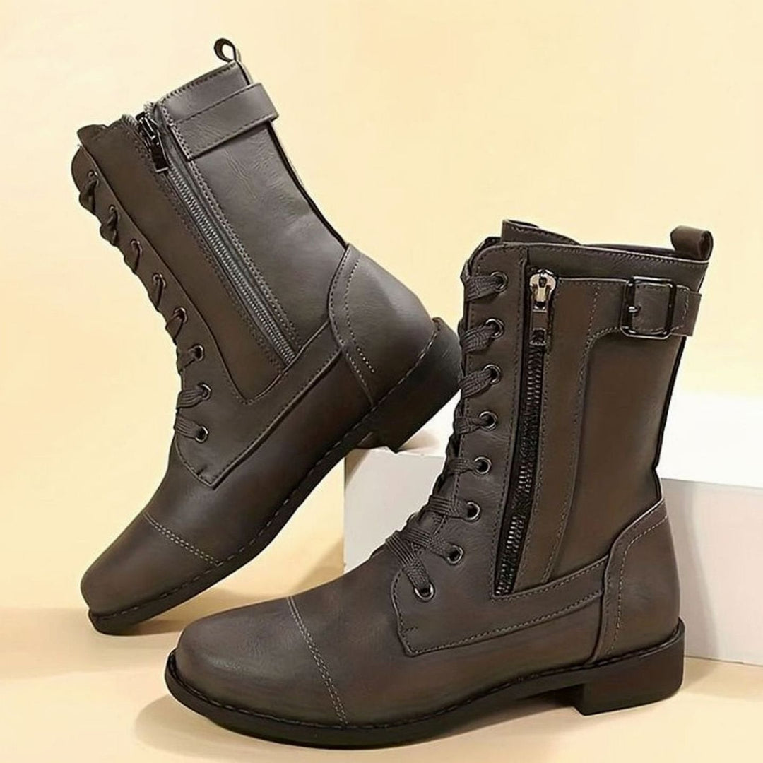 Seitenansicht der Damen-Schnürboots mit seitlichem Reißverschluss