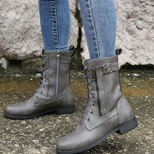 Rückansicht der Damen-Schnürboots mit stabiler Fersenkappe
