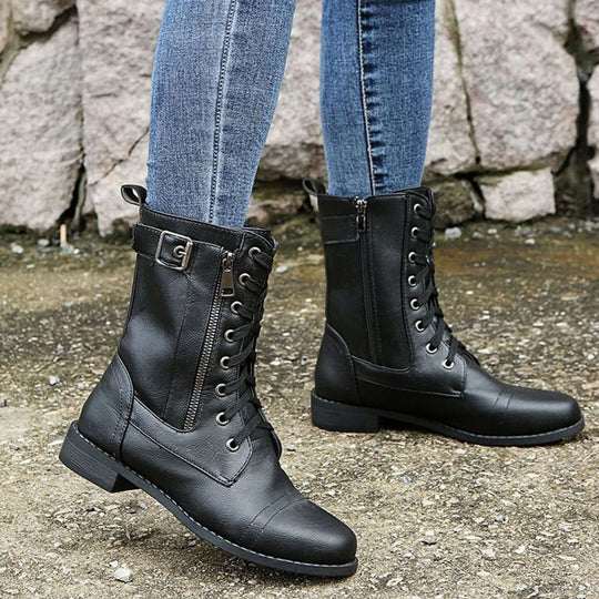 Detailaufnahme der Schnürung an den Damen-Schnürboots