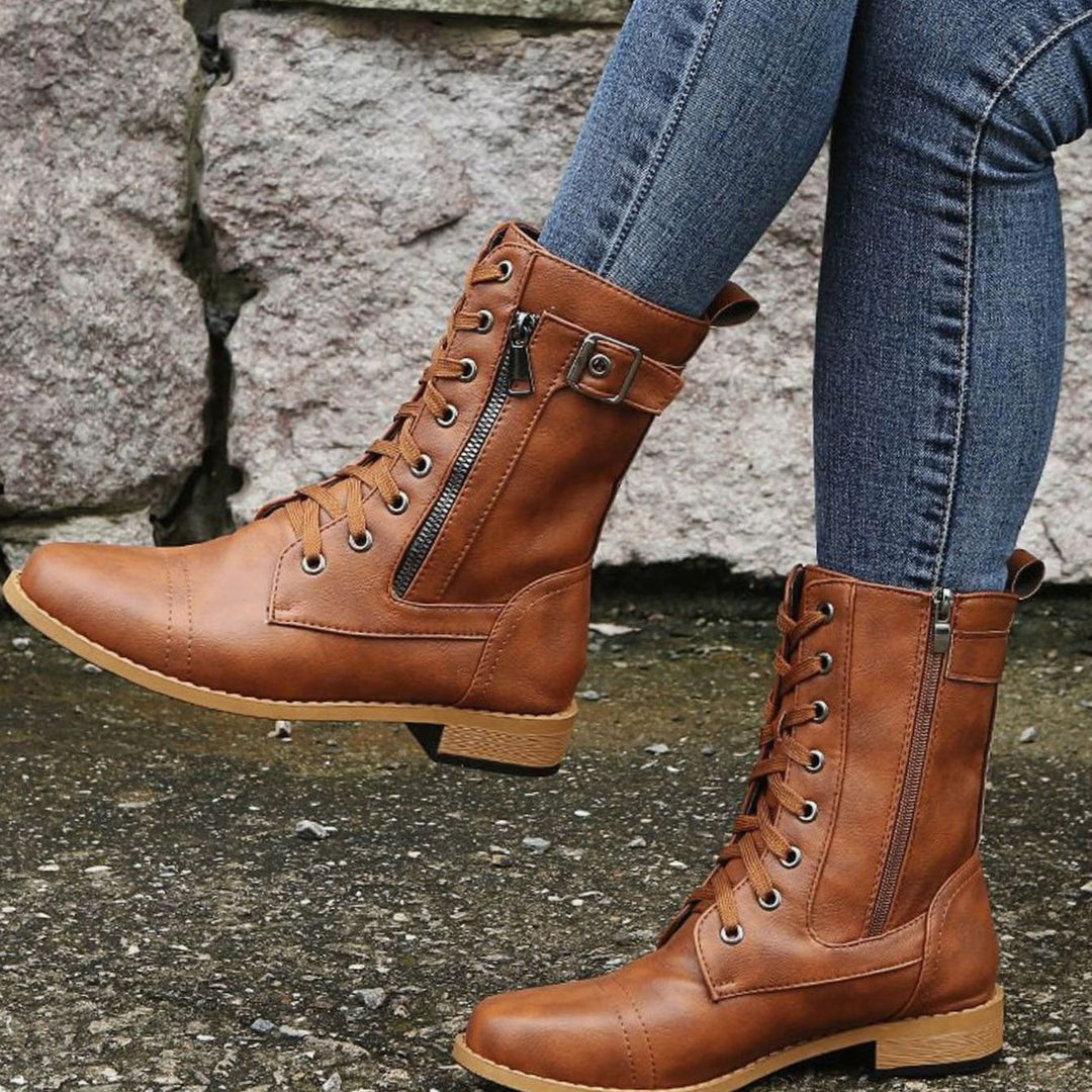Nahaufnahme des seitlichen Reißverschlusses an den Damen-Boots