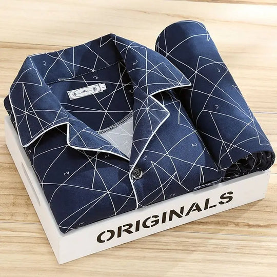 "Zachte heren pyjama met knoopsluiting en overhemd. Luxe en ademende set voor comfort en stijl. Ideaal voor dagelijks gebruik